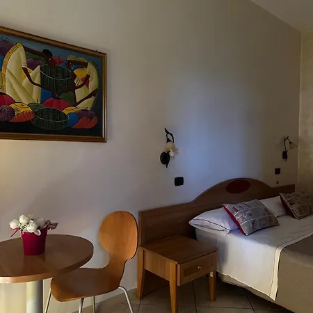 Il Giardino Degli Aranci מלון נולה