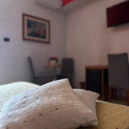 Il Giardino Degli Aranci מלון נולה