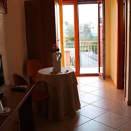Il Giardino Degli Aranci מלון נולה