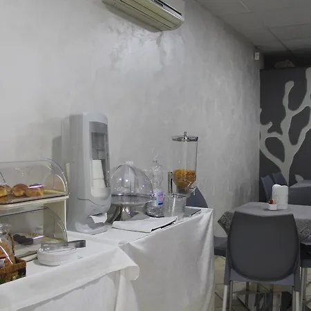 Il Giardino Degli Aranci מלון נולה