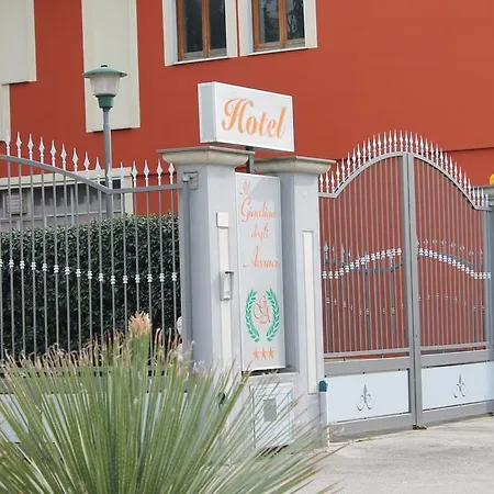Il Giardino Degli Aranci מלון